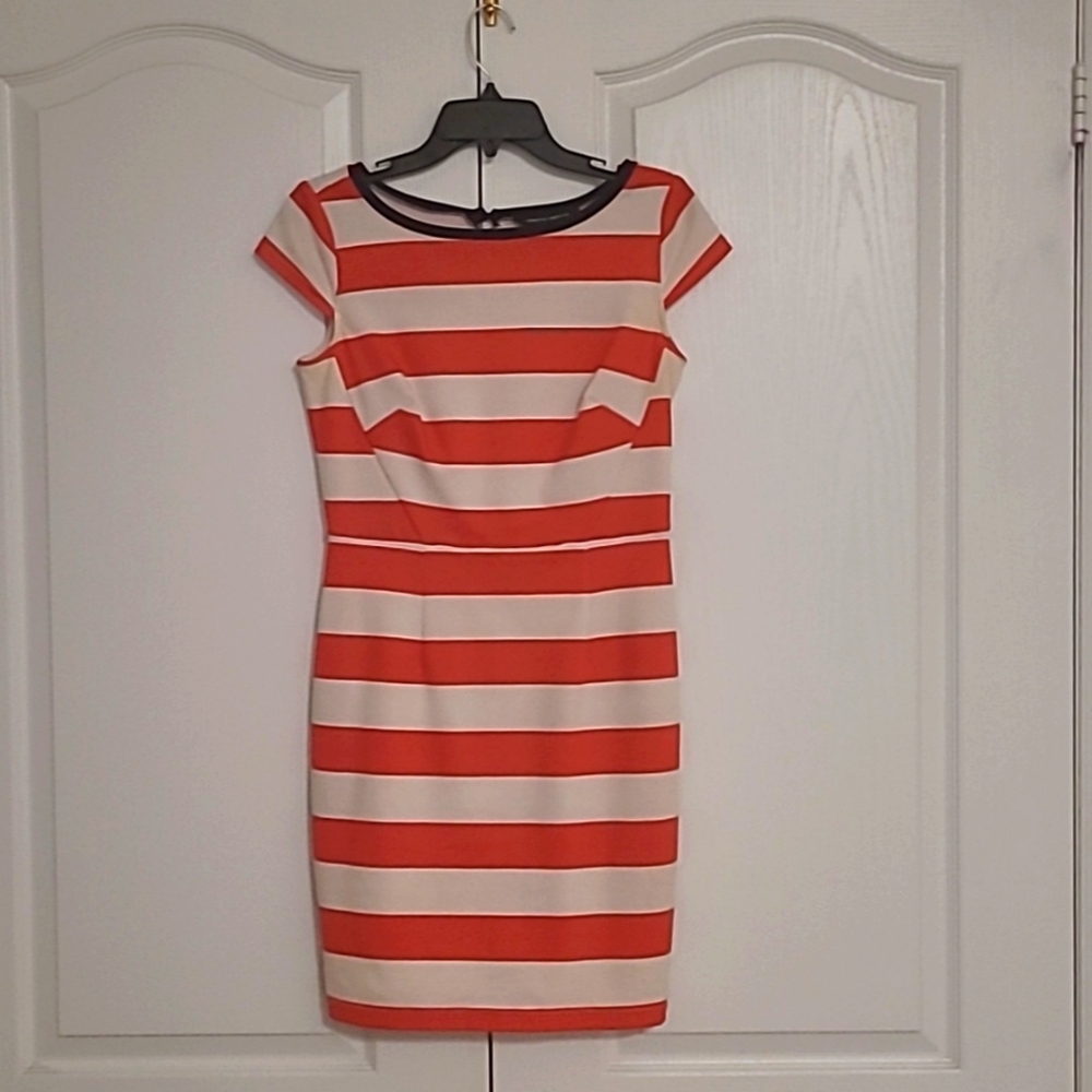 Beautiful summer dress. Super flattering. From UK brand Dorothy Perkins.